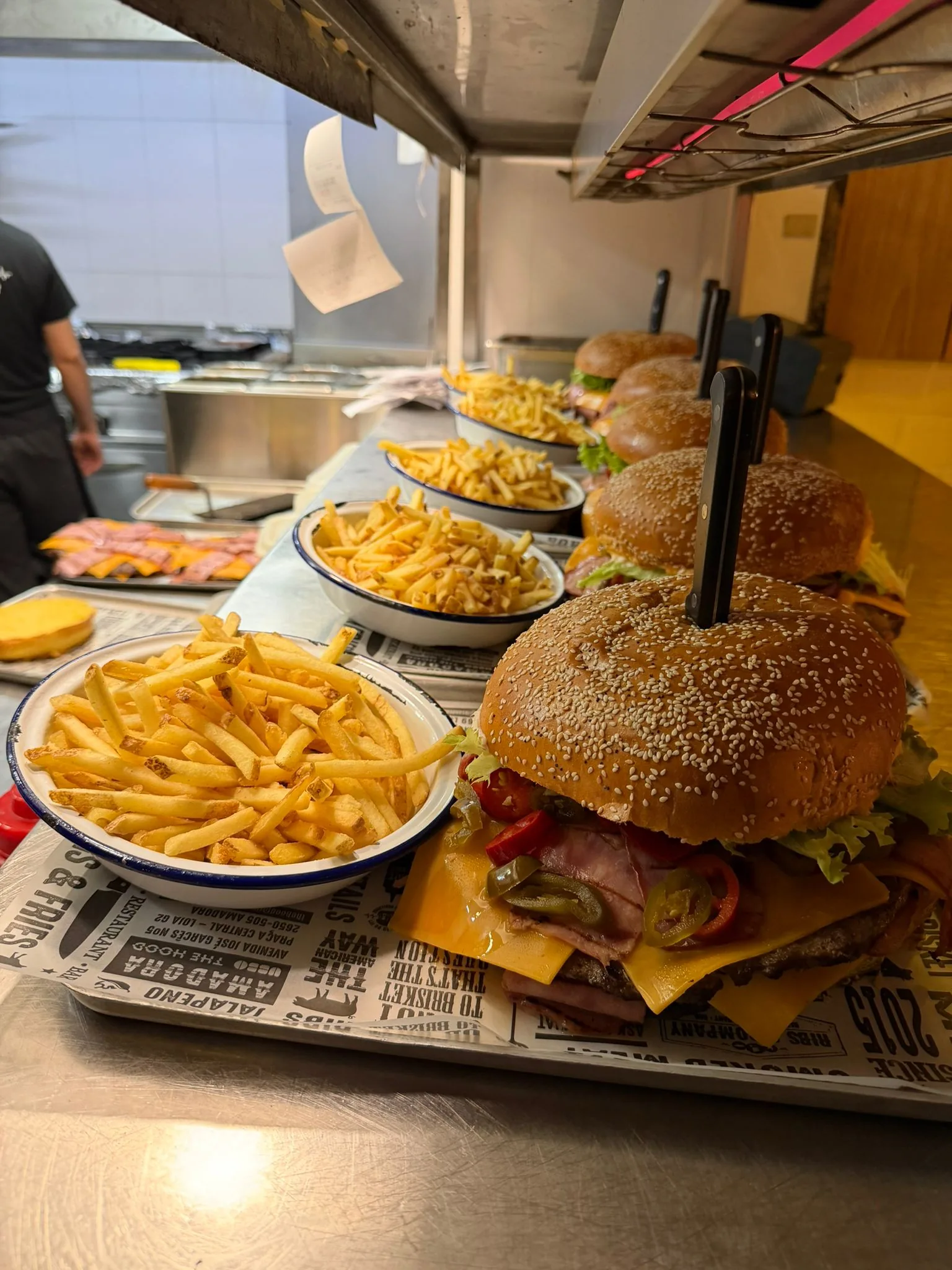 Mega burgers com batata frita — Desafio O.M.G.